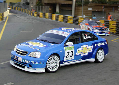 Alain Menu i Macaus gader inden han blev frataget sin placering
